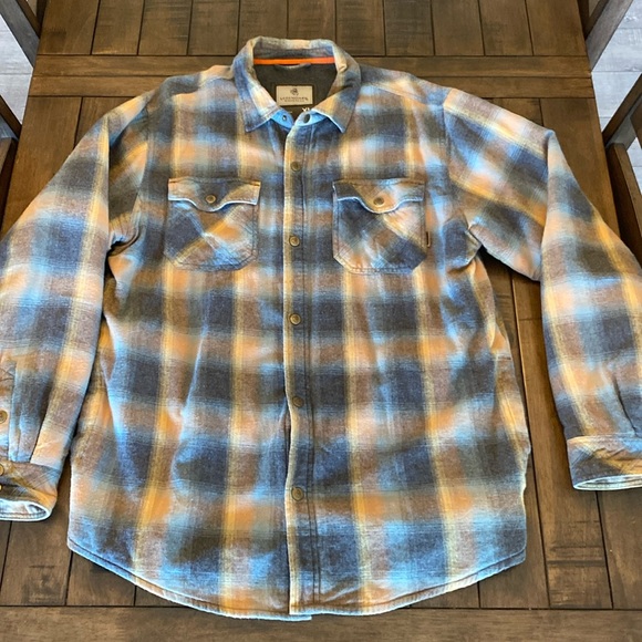 Legendary Whitetails Flannel Jacket - Picture 1 of 4